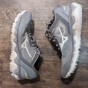 W Mizuno Wave Horizon 5, size 8.5